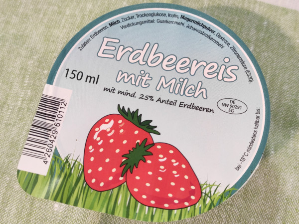 Milcheis Erdbeere