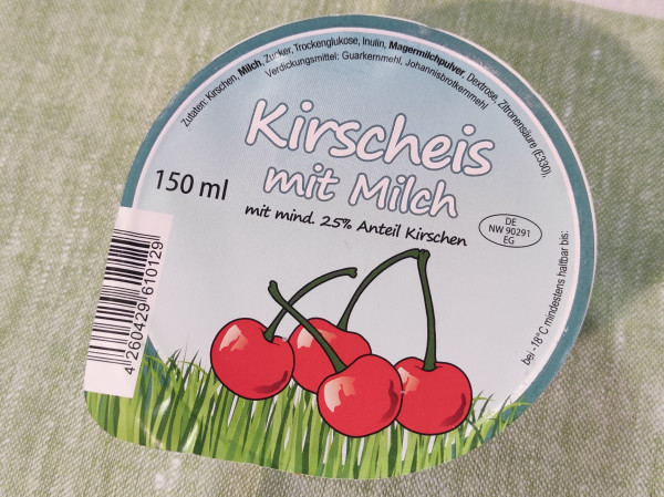 Milcheis Kirsche